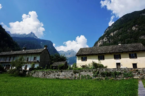 Jellemző Természet Építészet Valle Verzasca Svájc — Stock Fotó