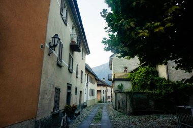 Avegno, Ticino, İsviçre 'nin merkezinde sakin bir cadde.