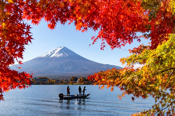 Japón Noviembre 2019 Pescador Pescando Barco Con Fuji Mountain Reflection — Foto de Stock