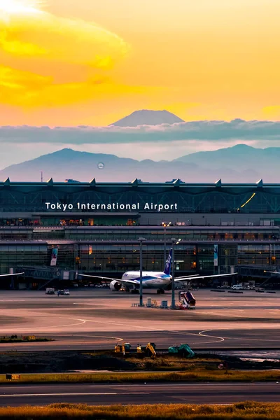 Japonia Listopada 2019 Międzynarodowy Port Lotniczy Tokio Haneda Fuji Mountain — Zdjęcie stockowe