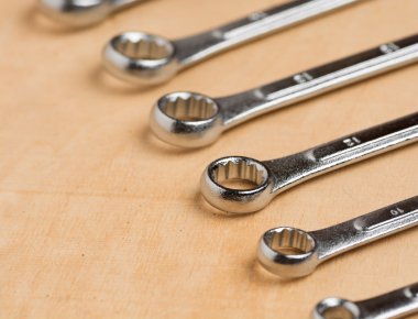 나무 패널에 도구 세트