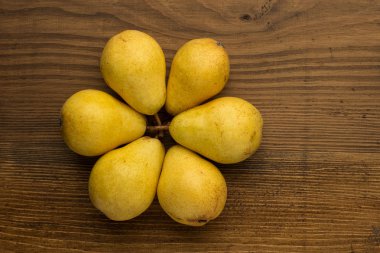 tatlı armut closeup ahşap zemin üzerinde