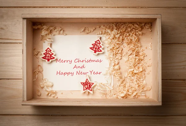 Scatola di legno con decorazioni natalizie — Foto Stock