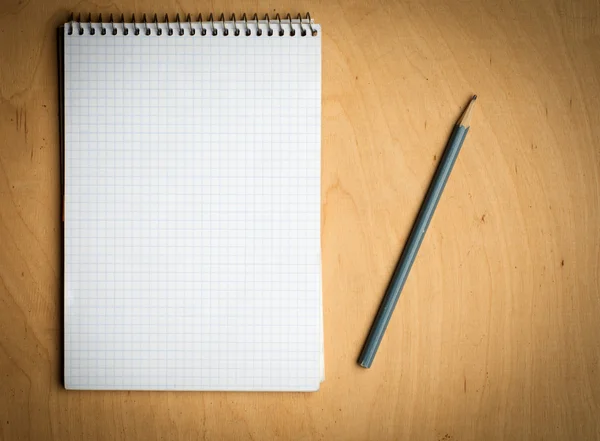 Notebook z pencile na drewniane — Zdjęcie stockowe