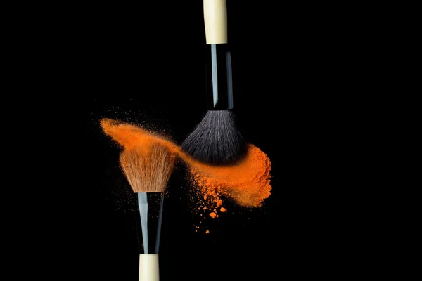 Powderbrush on black background with blue powder splash — Stock Photo, Image