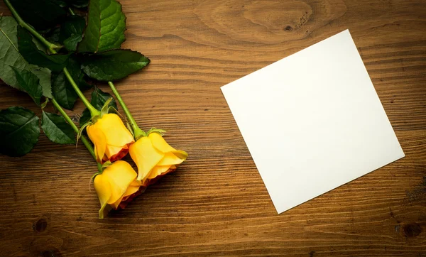 Card de felicitare cu trandafir galben în stil vintage — Fotografie, imagine de stoc