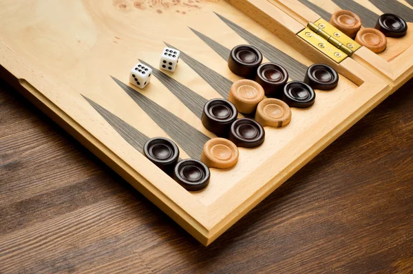 Backgammon ingesteld met dobbelstenen — Stockfoto