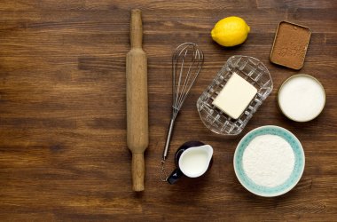 yumurta kabuğu ve oklava ile fırın arka plan