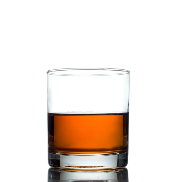 Whisky isolato su sfondo bianco — Foto Stock
