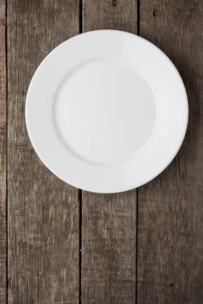 Empty plate on old wooden background. Top view — Stock Photo, Image