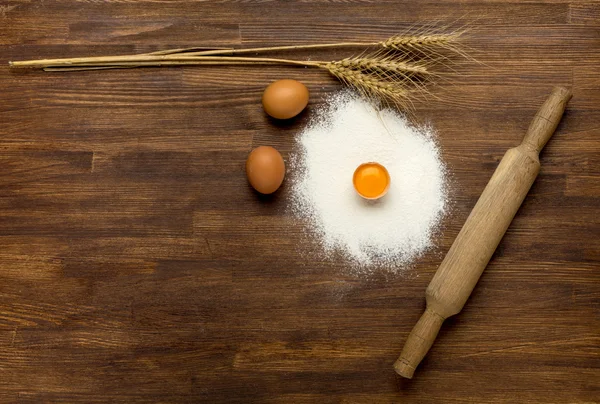 Primo piano foto aerea di ingrediente biscotto sul tavolo di legno — Foto Stock