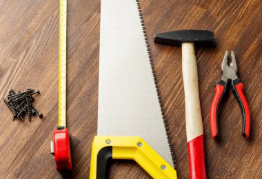 marangoz araçları çam ahşap masa üstü görünümü