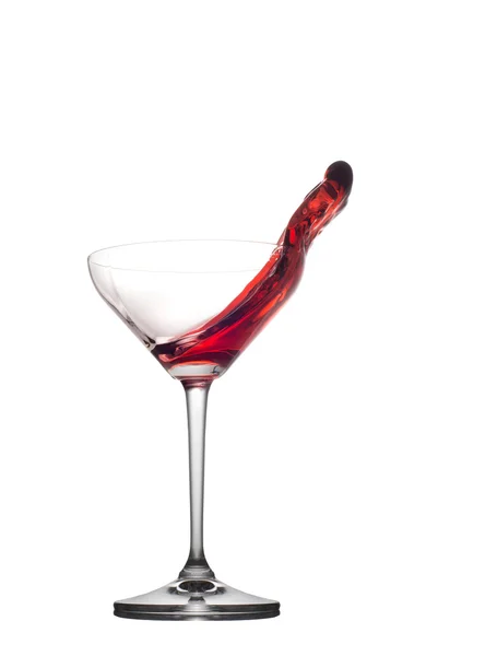 Czerwony koktajl rozpryskiwania ze szkła na białym tle — Zdjęcie stockowe