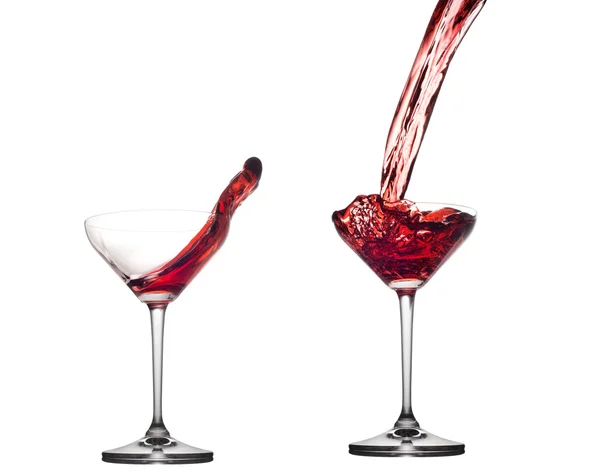 红色鸡尾酒溅起孤立的白色背景上的玻璃 — 图库照片
