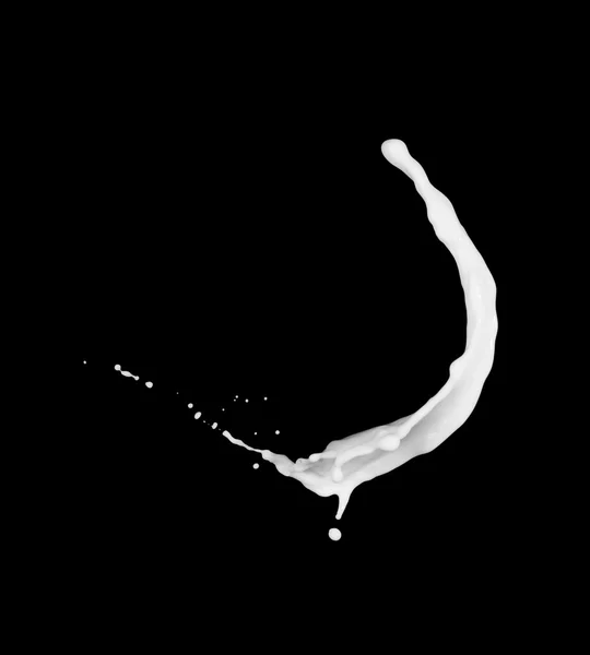Mleko lub biały plusk cieczy izolowany na czarnym tle — Zdjęcie stockowe