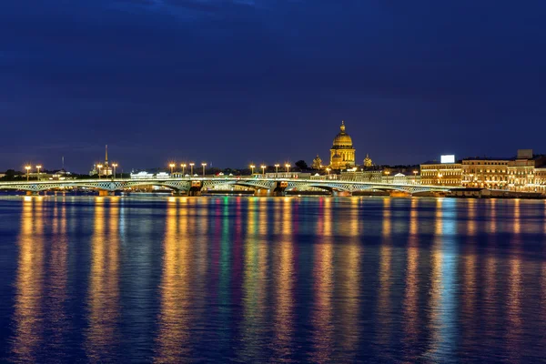 Angyali üdvözlet (Hadnagy Schmidt-híd. St. Isaac's Cathedral — Stock Fotó