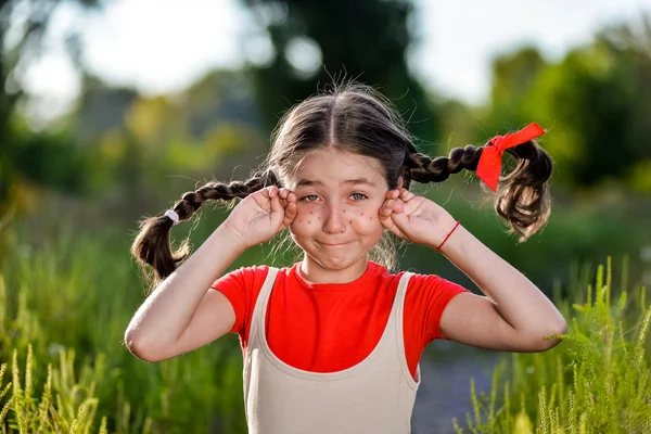 Llorando chica con coletas — Foto de Stock