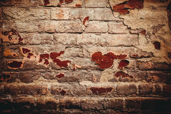 Struttura intemperie di macchiato vecchio marrone scuro e rosso mattone muro di sfondo — Foto Stock