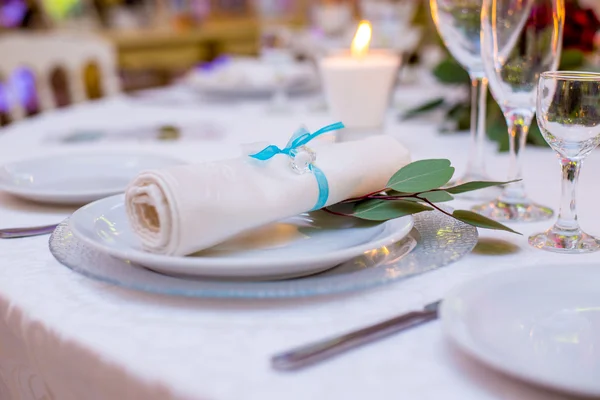 Conjunto de mesa para la boda u otra cena de evento abastecido —  Fotos de Stock