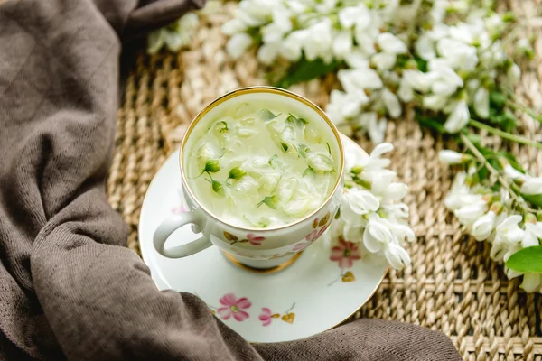 Acacia tea brewed in a cup is on the table — Stock Photo, Image