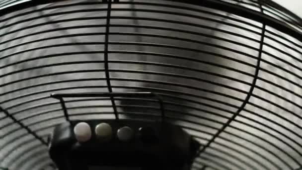 Ventilação de refrigeração rotativa em um edifício residencial — Vídeo de Stock