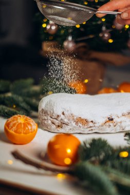 Geleneksel Alman Noel çalgıları elek yoluyla toz şekeri ile kaplanır. Atmosfer rahat, şenlikli ve sıcak..