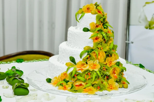 Pastel de boda fruta decorada — Foto de Stock