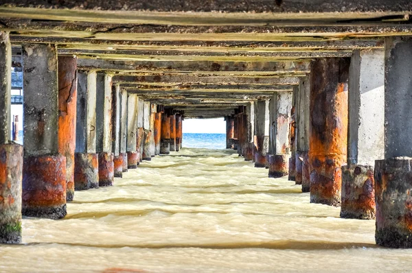 Ancoraggio vista dal basso all'interno . — Foto Stock