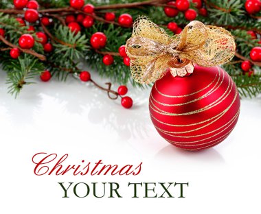 Bir kırmızı süs ve altın şerit ile Noel ve holiday arka plan