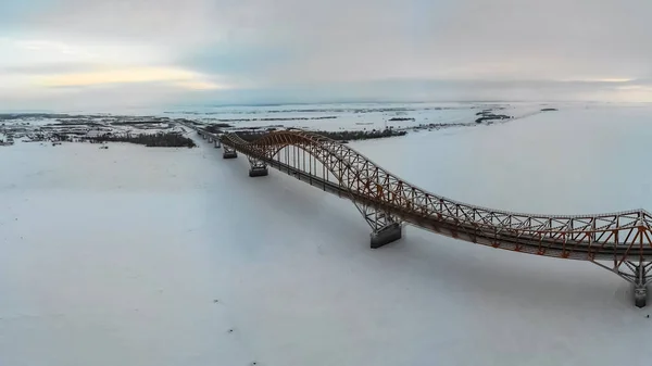 Puente Sobre Río Hielo Invierno Puente Petróleo Yugan Sobre Región Fotos de stock libres de derechos