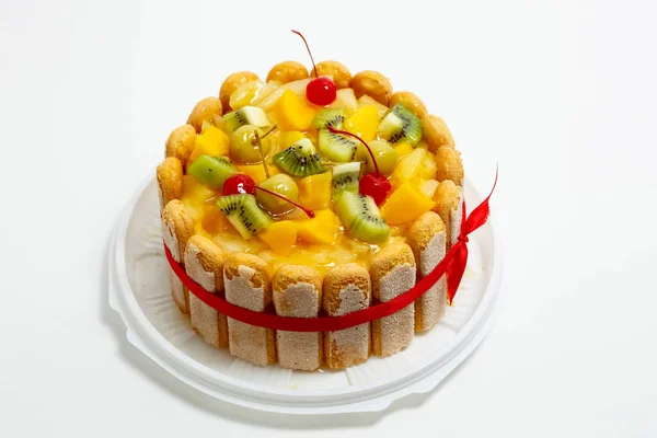 Torta Con Ciliegie Kiwi Ananas Torta Sfondo Bianco Fotografia Stock