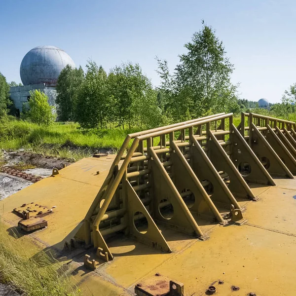 Omslaget Till Underjordisk Bunker Nära Gammal Radar Militärbas — Stockfoto