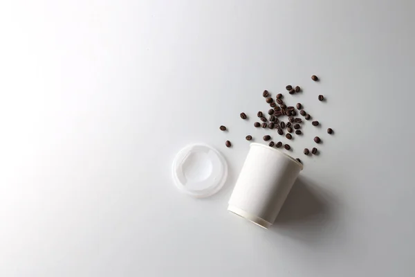 Fehér Csésze Kávé Bab Fehér Asztal Háttér Kiváló Kilátás Lapos — Stock Fotó