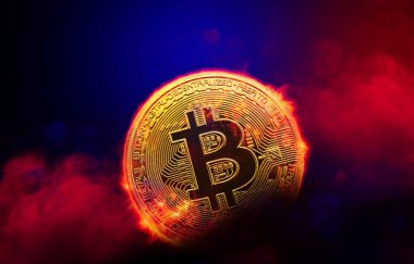 Kırmızı dumanlı arka planda yanan altın bitcoin. şifreleme para birimi kavramı