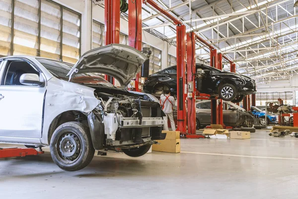 Auto Kfz Reparatur Service Center Mit Soft Fokus Und Überlicht — Stockfoto