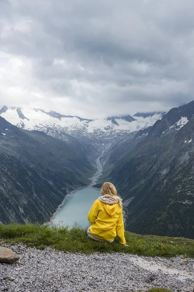 Vandring vid sjön Schlegeis, Zillertal-Alperna, Österrike — Stockfoto