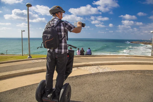 Чоловіків на segway — стокове фото