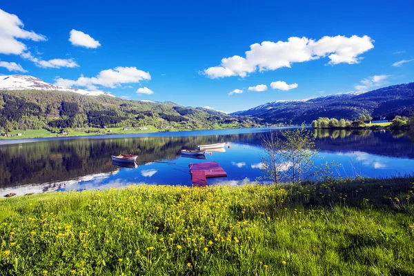 5 月にノルウェーの魔法の風景 — ストック写真