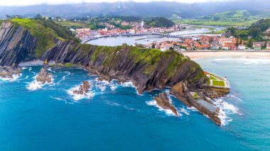 Lastres Kayalıkları ve Deniz Feneri Asturias 'ın Hava Görüntüsü, İspanya