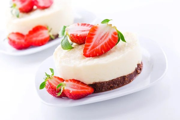 Ev yapımı çilekli cheesecake — Stok fotoğraf