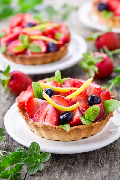 Strawberry And Blueberry Pies — Stock Photo, Image