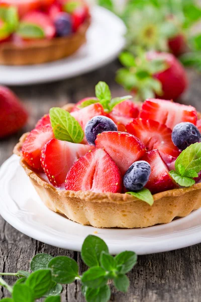 Sweet Blueberry And Strawberry Pie — Stock Photo, Image