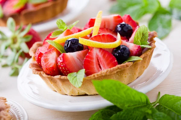 Strawberry And Blueberry Pie — Stock Photo, Image