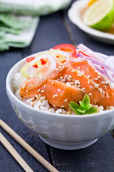 Raw Salmon With Vegetables — Stock Photo, Image