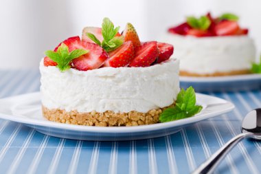 kırmızı meyve cheesecake