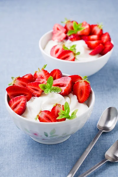 Yogurt con Fragole — Foto Stock