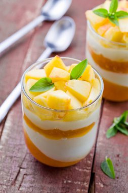 Mango tatlısı