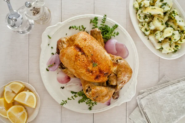 Roasted Chicken With Potatoe Salad — Stock Photo, Image