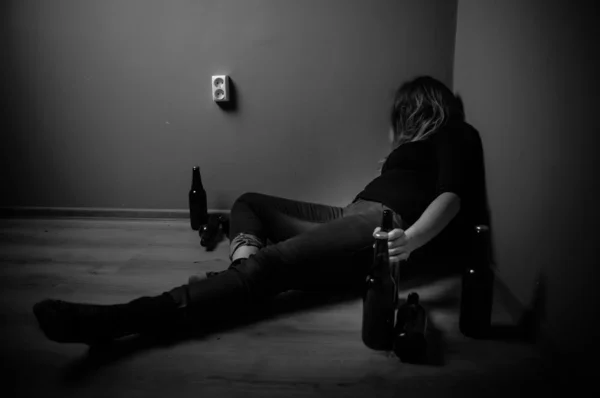 Sad woman drinking alcohol, black and white — Stock Photo, Image