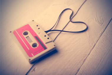Kalp şeklinde ses kaset. Vintage rötuş.
